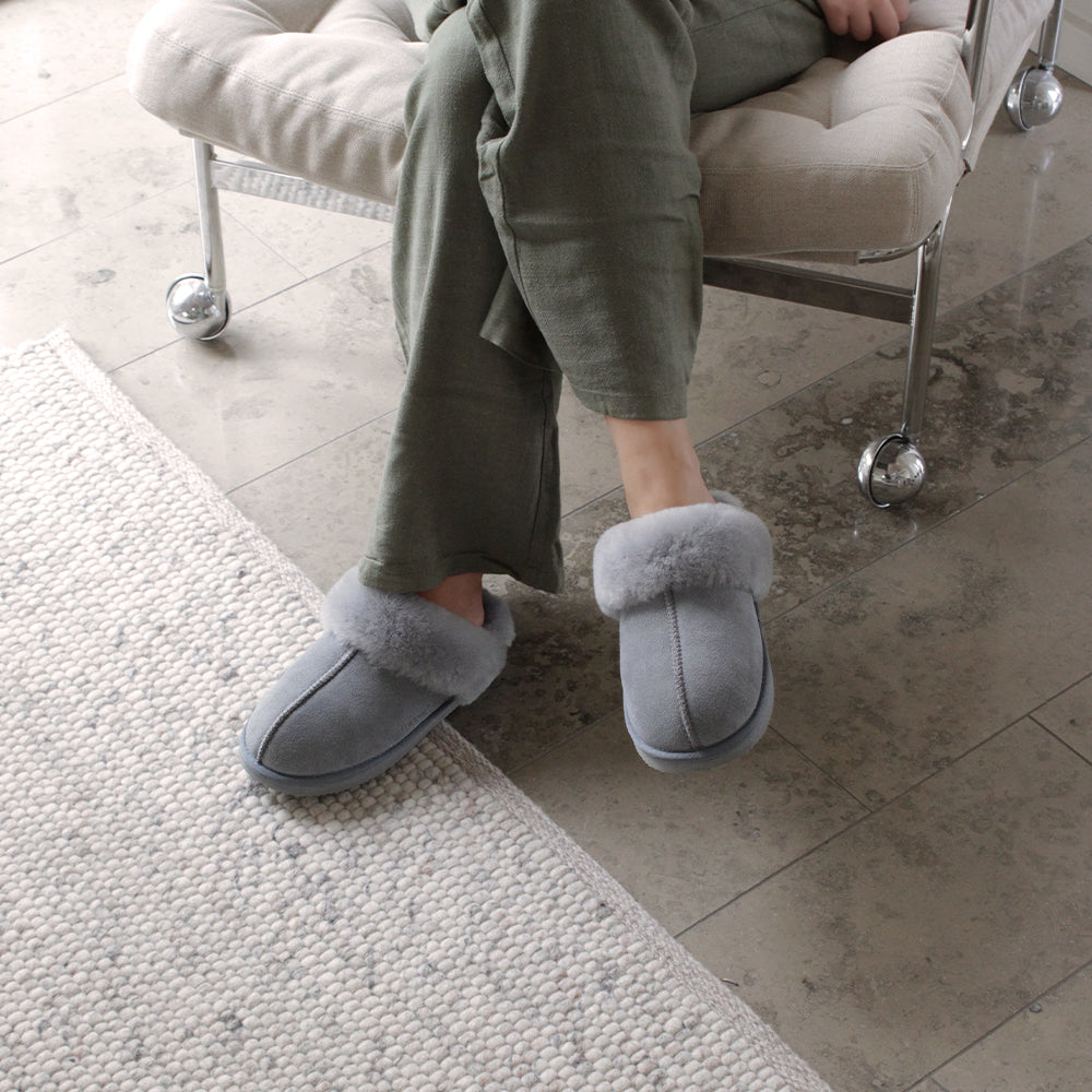 Minfot Fårskinnstofflor Slip-on Duved med sula Grå