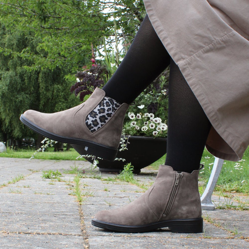 Produktbild 2 - Minfot Bou Chelsea Boots med zip Stretch Nubuck Stone Leopard