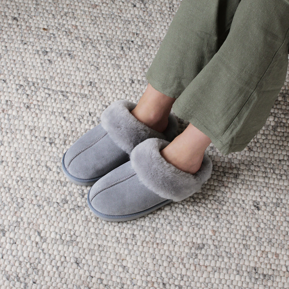 Minfot Fårskinnstofflor Slip-on Duved med sula Grå