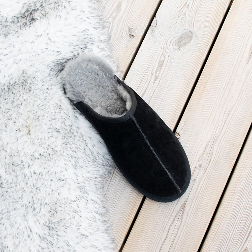 Minfot Fårskinnstofflor Slip-on Orust med sula Svart