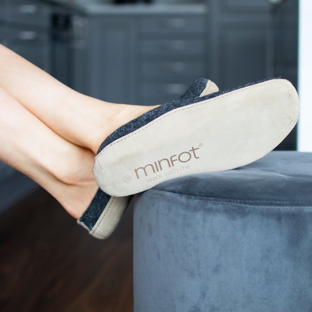 Produktbild 10 - Minfot Ulltofflor Arild Fotbädd Fårskinn Mörkgrå