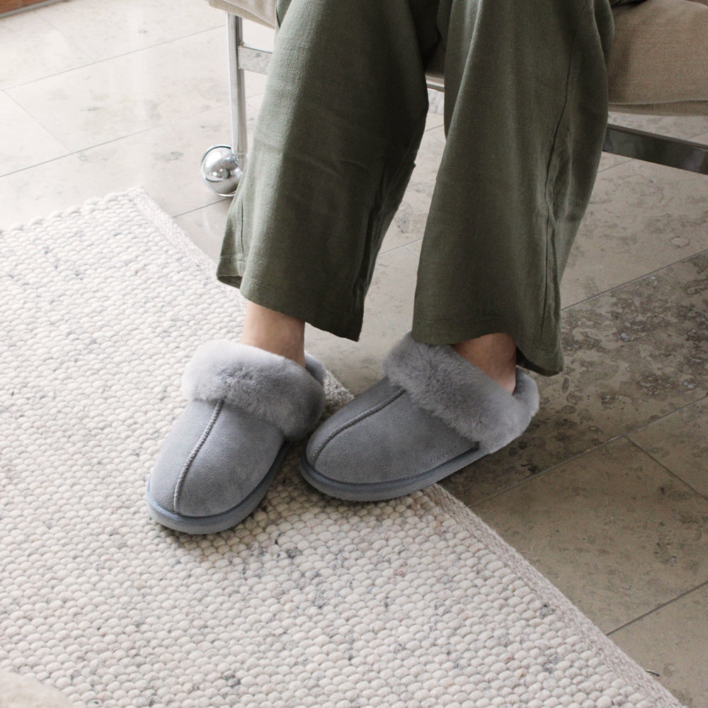 Minfot Fårskinnstofflor Slip-on Duved med sula Grå