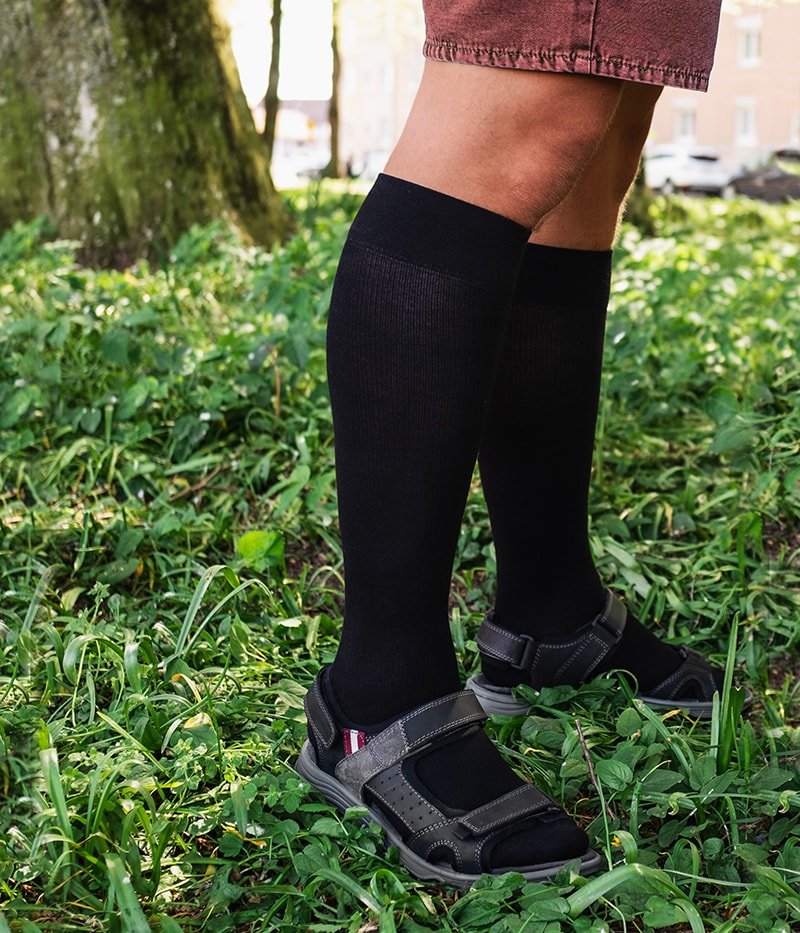 Produktbild 2 - breda-stodstrumpor-herr-svart-bomull