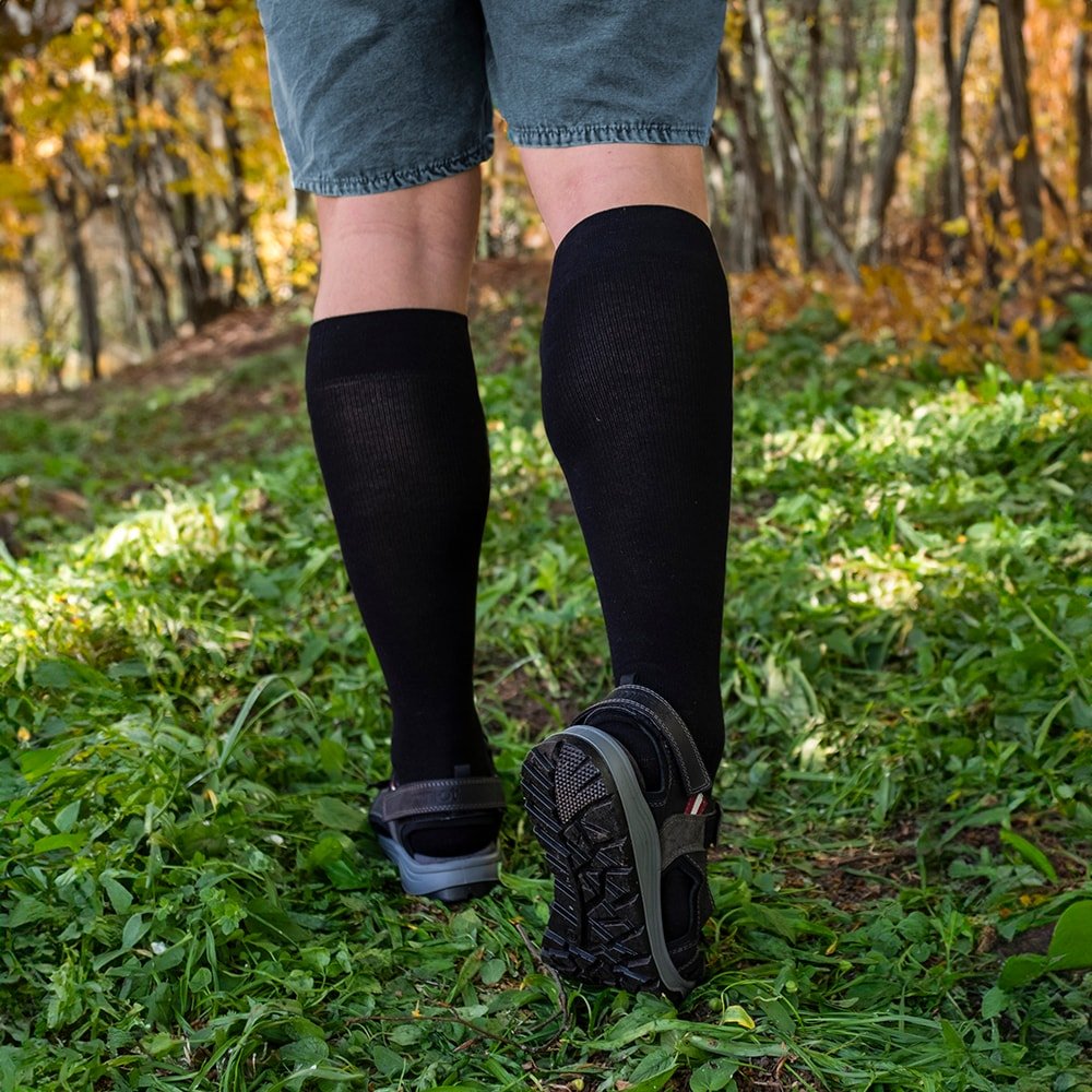 breda-svarta-stodstrumpor-bambuviskos