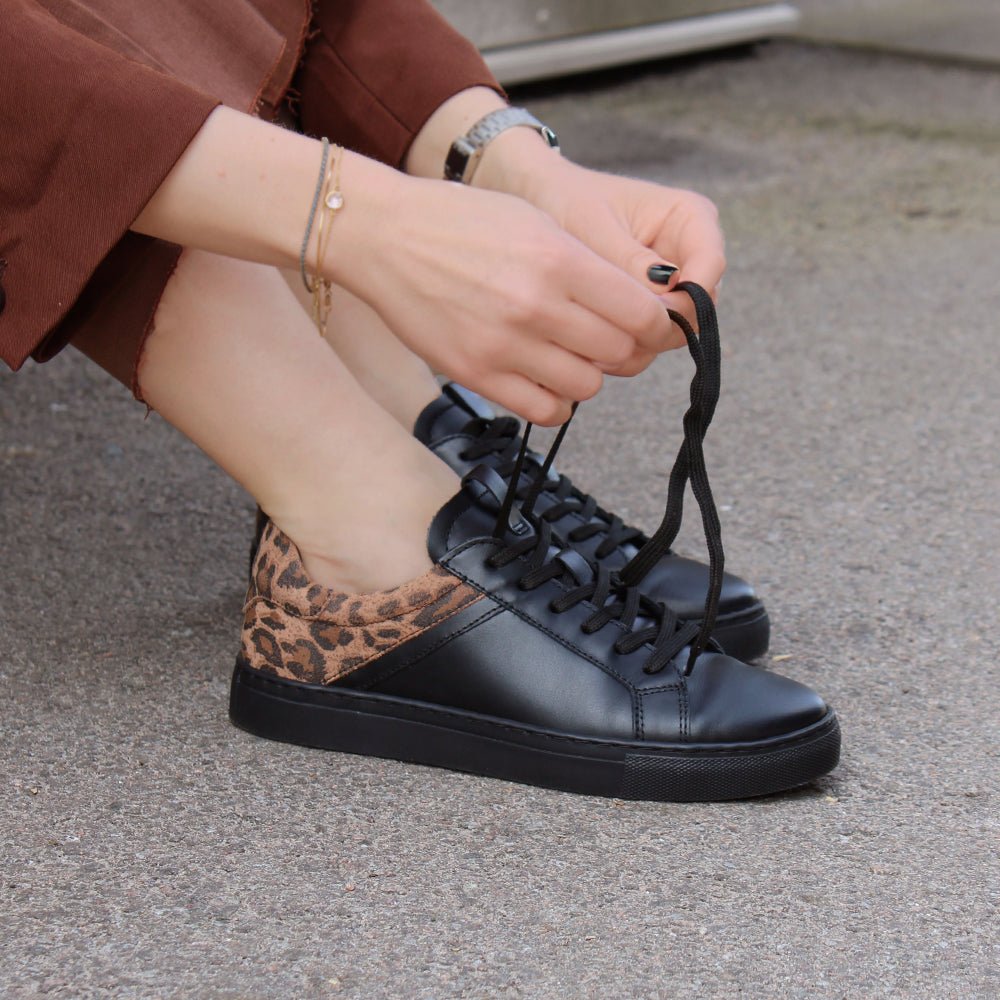 Minfot Comfort Sneakers Skinn Leopard Svart