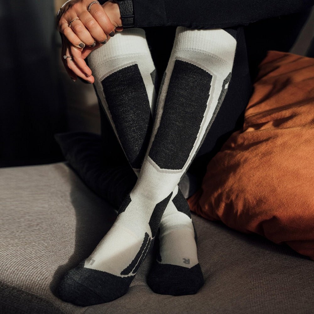 Falke SK2 Women Knee-high Socks Offwhite Black