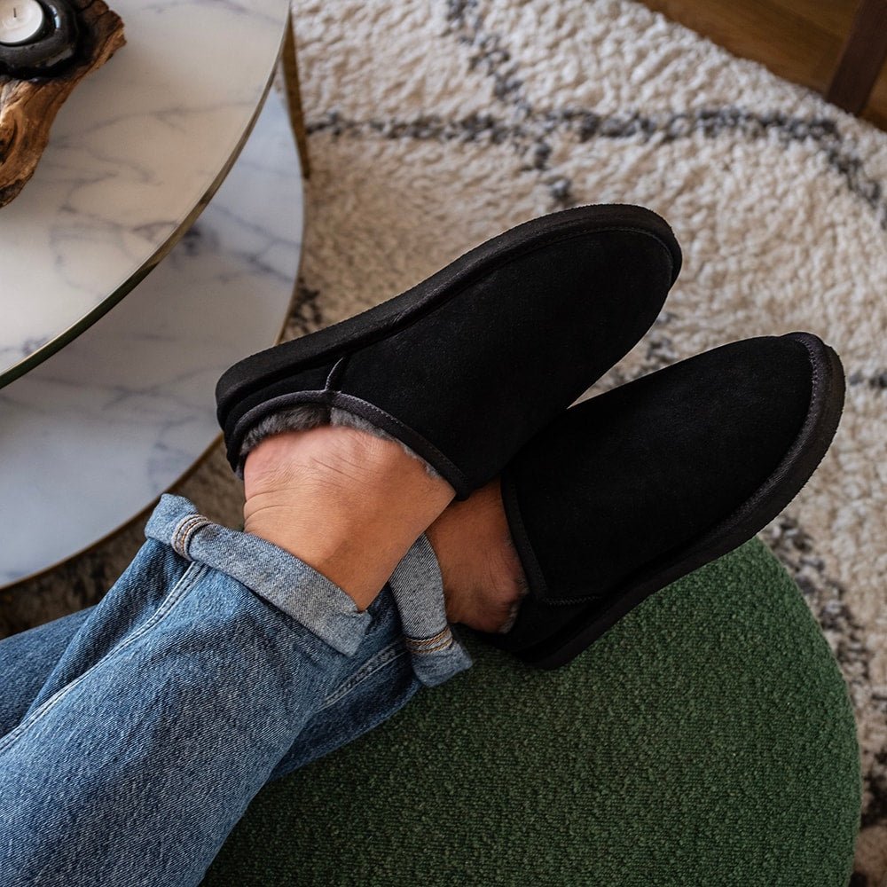 Minfot Fårskinnstofflor Vejle med sula Svart