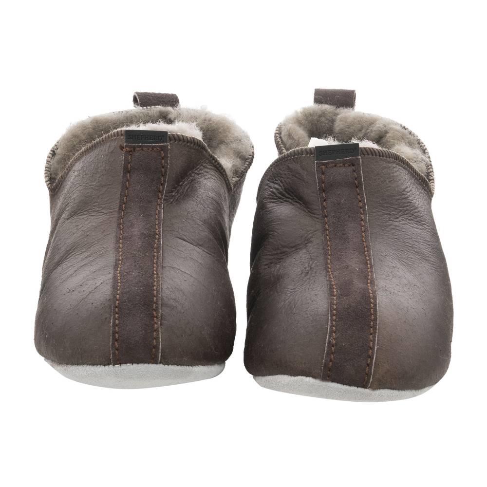 Shepherd Henrik Fårskinnstofflor Stone Oiled Antique