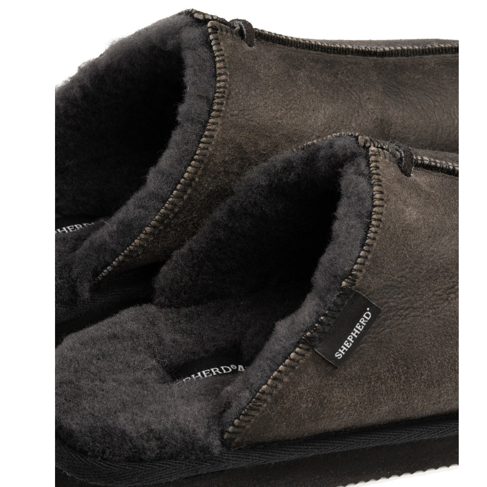 Shepherd Hugo Fårskinnstofflor Matt Svart