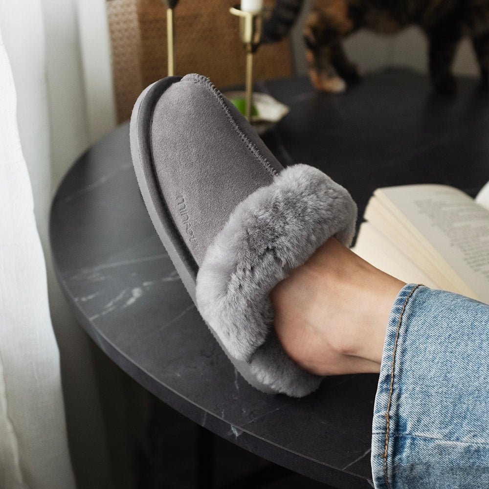Minfot Fårskinnstofflor Slip-on Duved med sula Ljusgrå
