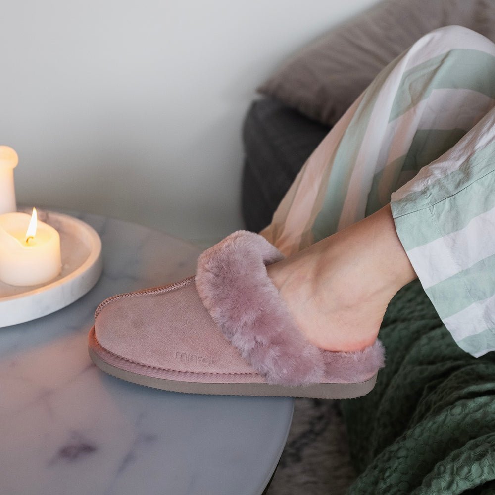 Produktbild 2 - Minfot Fårskinnstofflor Slip-on Duved med sula Rosa
