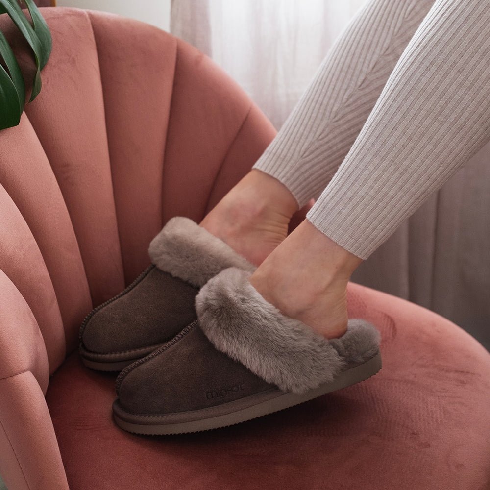 Minfot Fårskinnstofflor Slip-on Duved med sula Stone