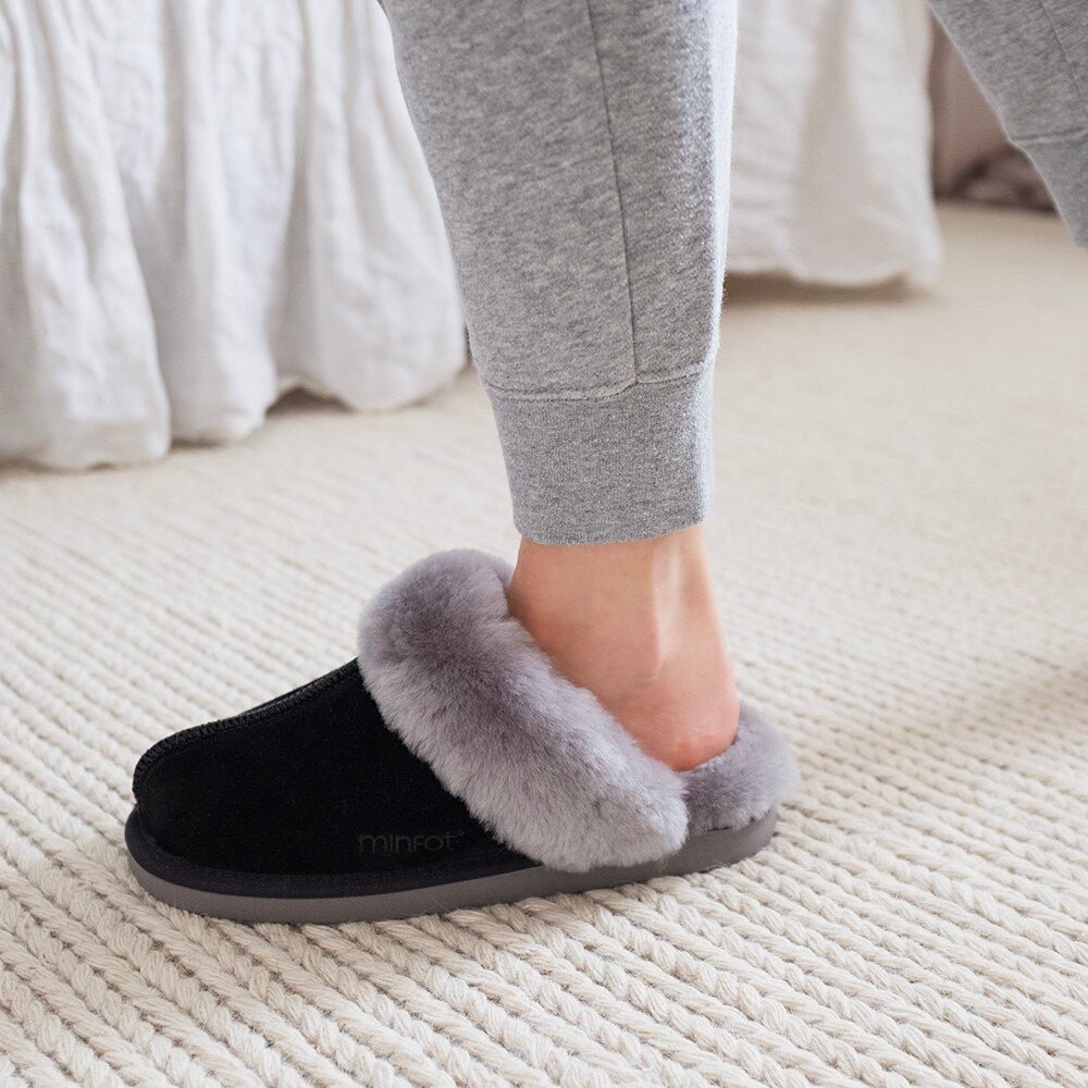 Produktbild 10 - Minfot Fårskinnstofflor Slip-on Duved med sula Svart