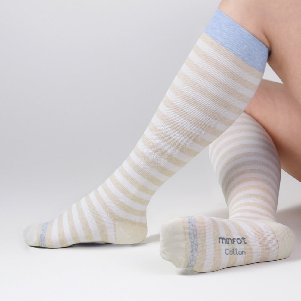 randig-stodstrumpa-minfot-strand