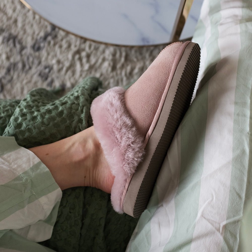 Minfot Fårskinnstofflor Slip-on Duved med sula Rosa
