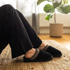 Minfot Fårskinnstofflor Slip-on Myre med sula Svart