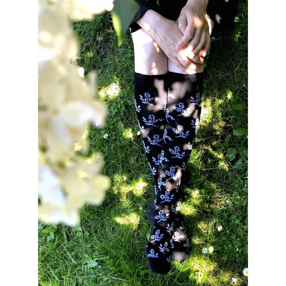 Produktbild 2 - SupCare Stödstrumpor Bambu Black White Flower