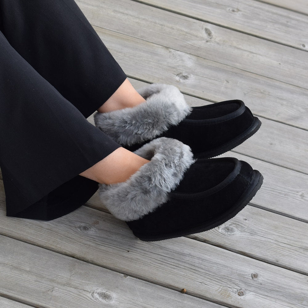 Produktbild 10 - Minfot Fårskinnstofflor Koster med sula Svart