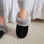 Minfot Fårskinnstofflor Slip-on Duved med sula Svart