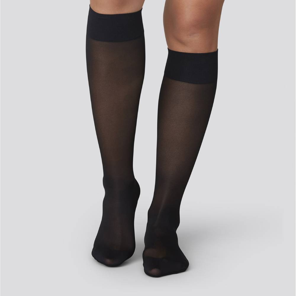 Swedish Stockings Nylonstrumpor Knä Bea 30 DEN Svart