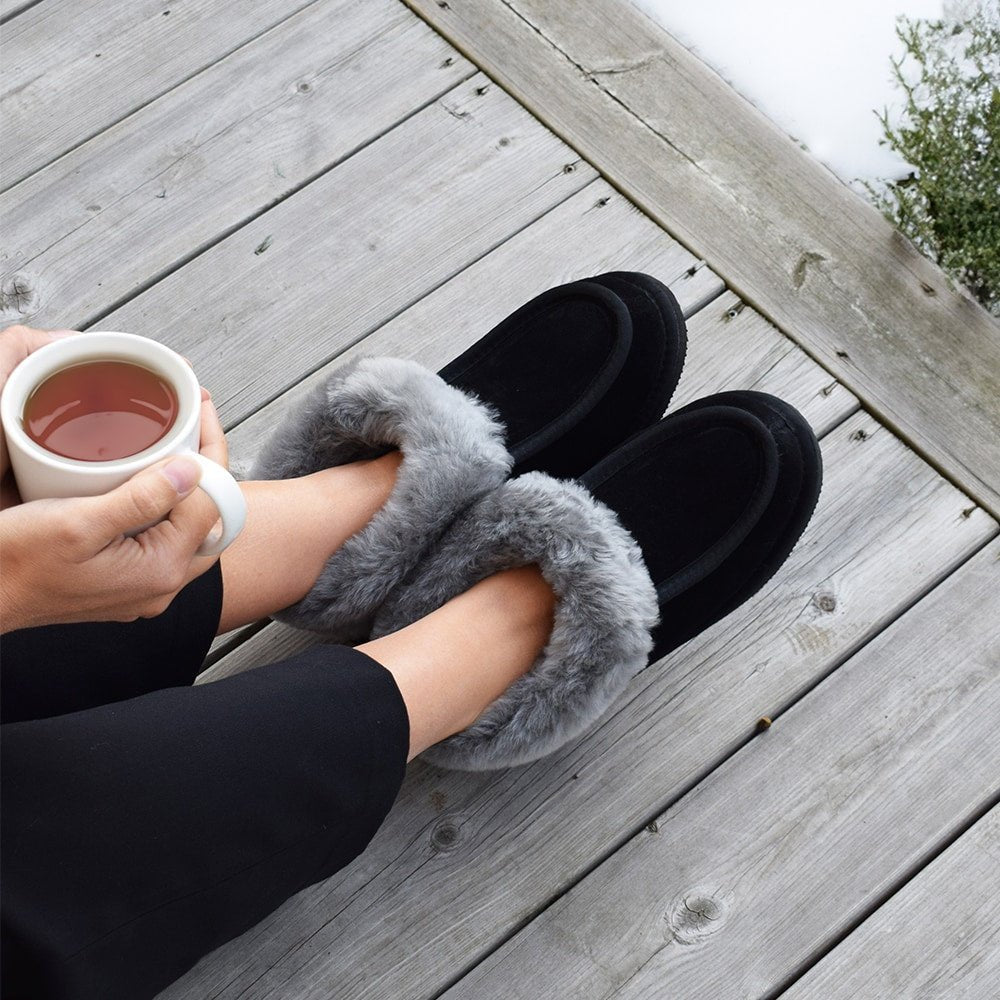 Minfot Fårskinnstofflor Koster med sula Svart