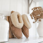 Shepherd Emmy Fårskinnstofflor Chestnut